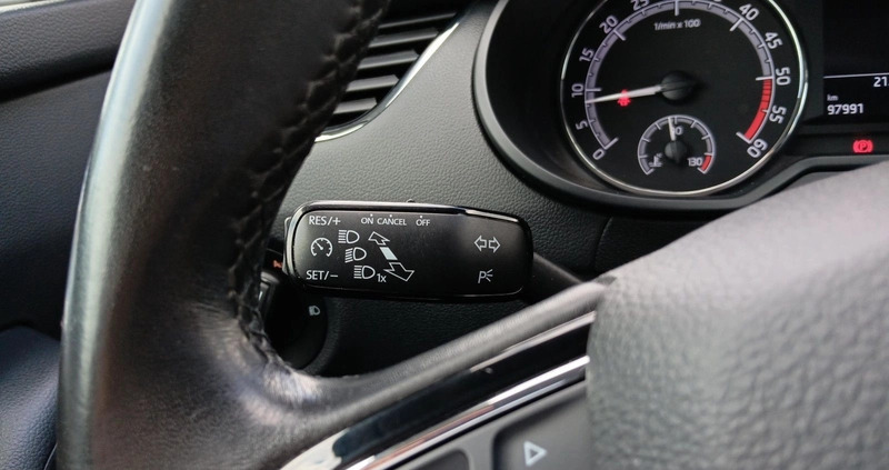 Skoda Octavia cena 69900 przebieg: 97979, rok produkcji 2020 z Dąbrowa Tarnowska małe 596